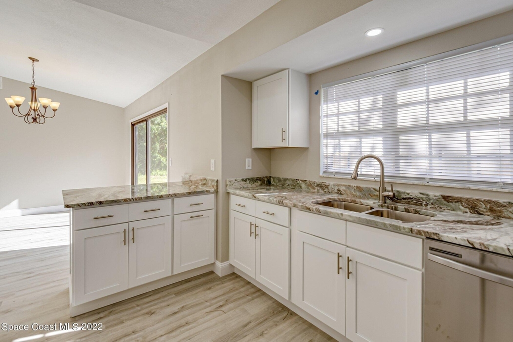 201 Jefferson Avenue Nw - Photo 8