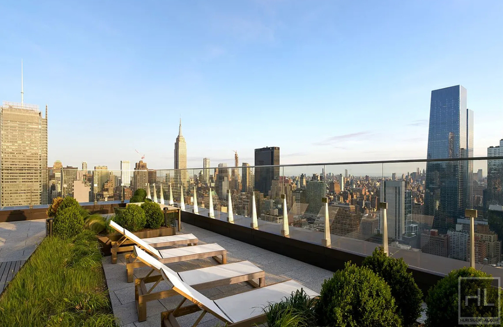 10th Avenue - Photo 7