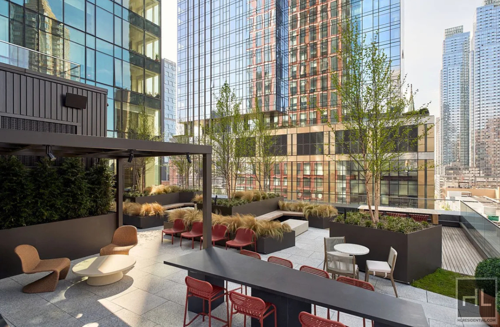10th Avenue - Photo 4