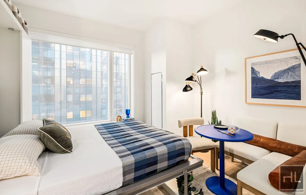 10th Avenue - Photo 1