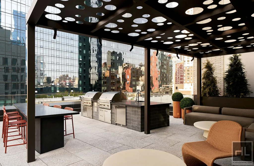 10th Avenue - Photo 6