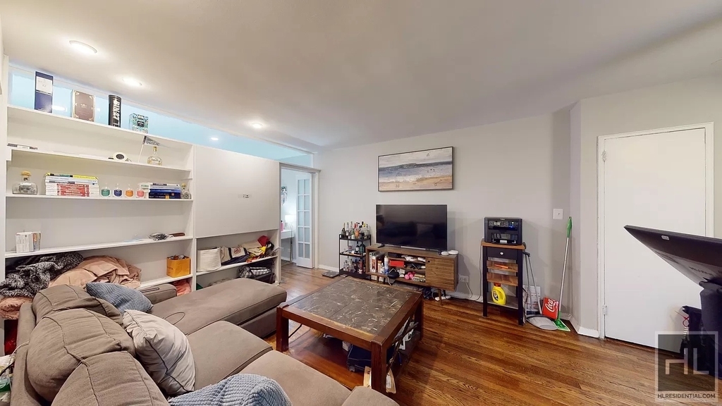 East 58 Street - Photo 2