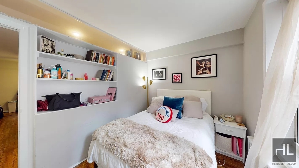 East 58 Street - Photo 3