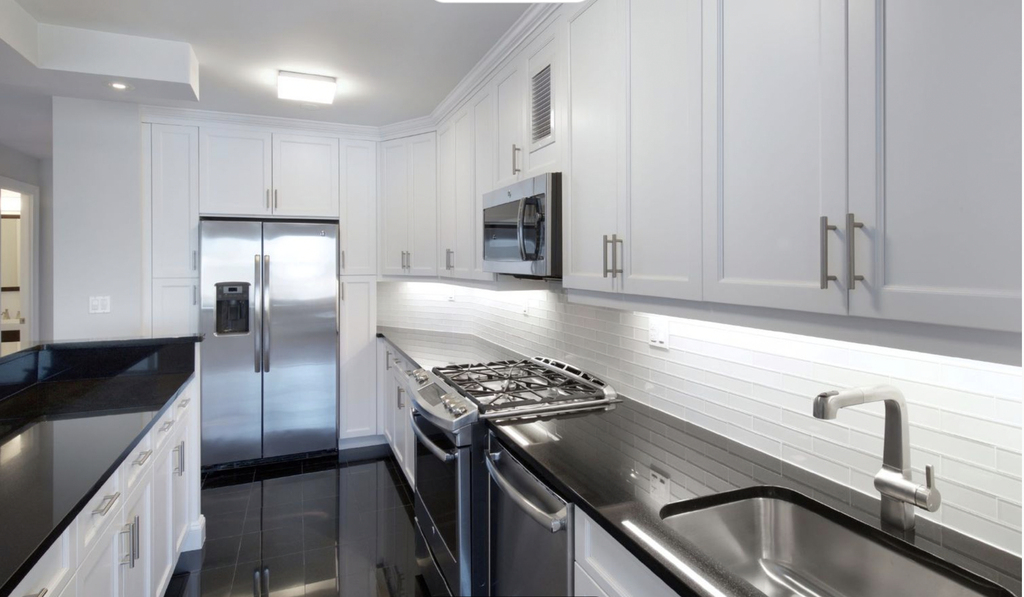 West 64 Street - Photo 1
