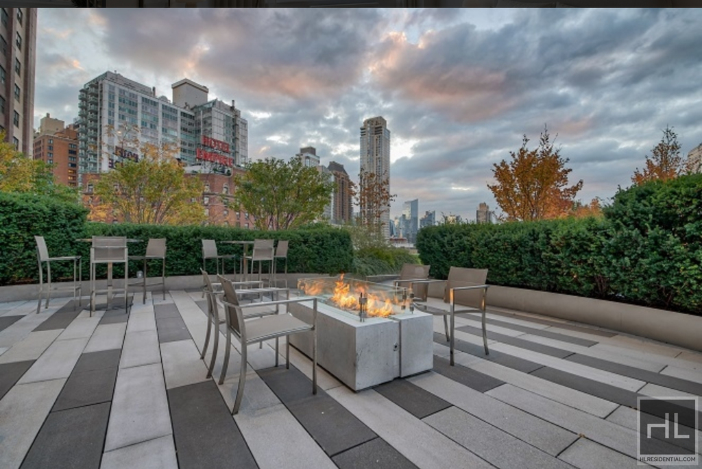 West 64 Street - Photo 14