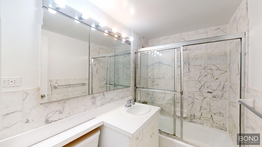 1661 York Avenue - Photo 2