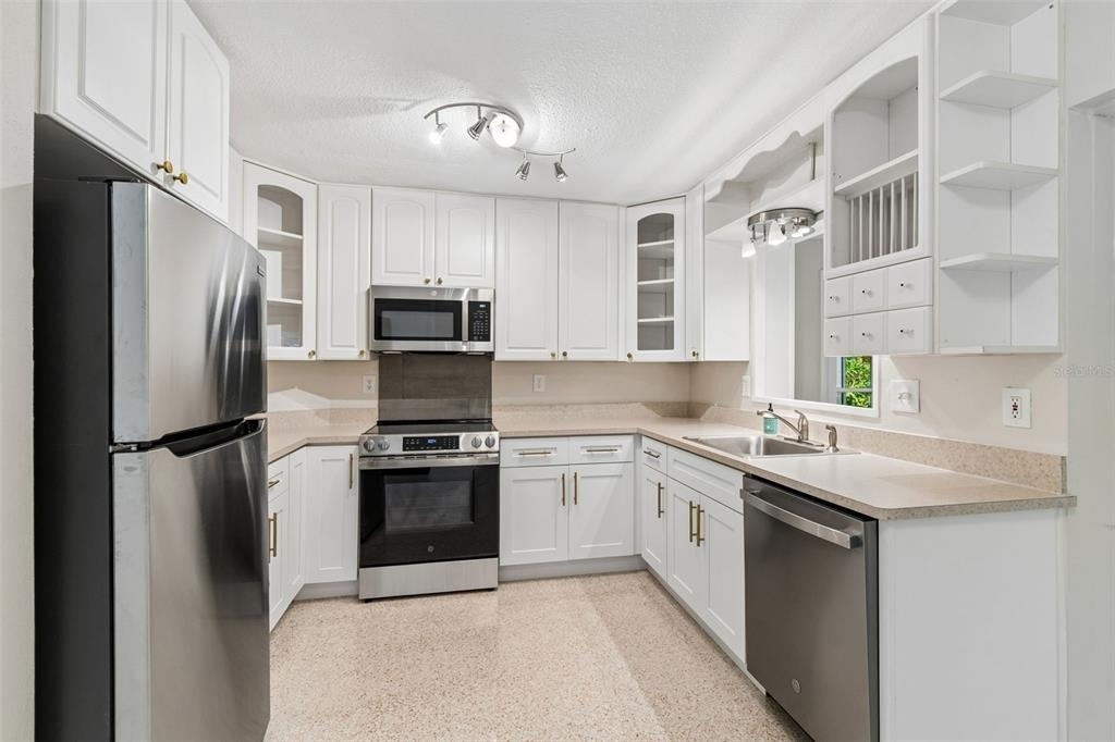 200 Evelyn Ave - Photo 5