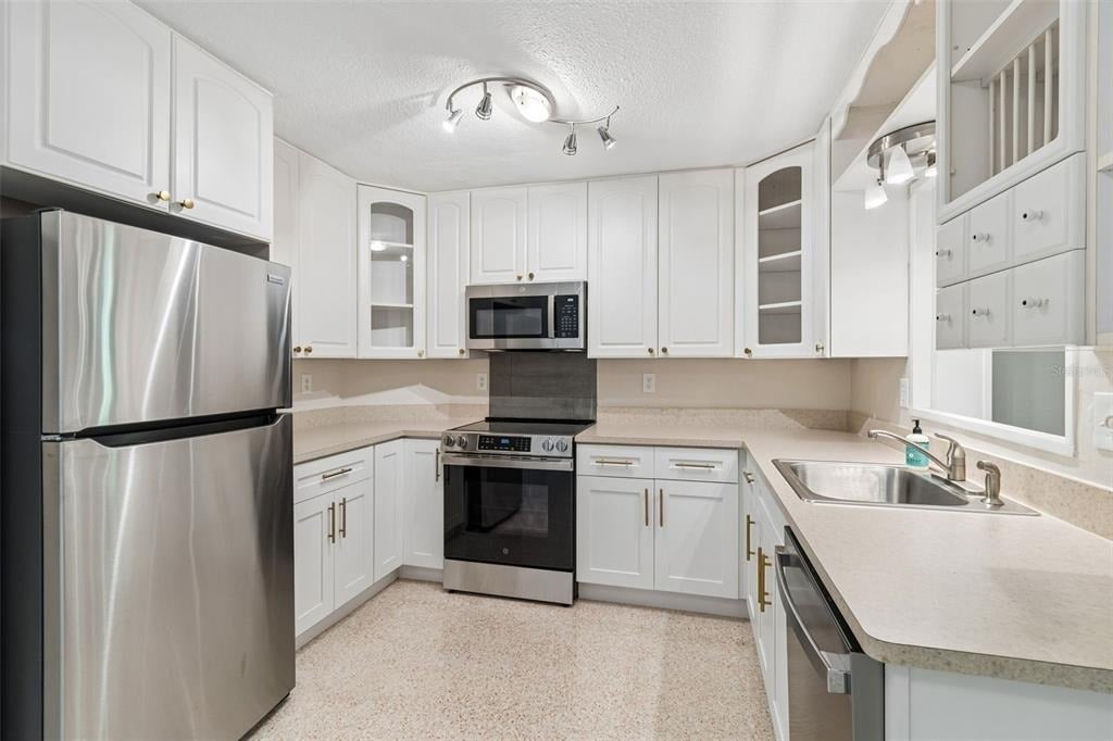 200 Evelyn Ave - Photo 6
