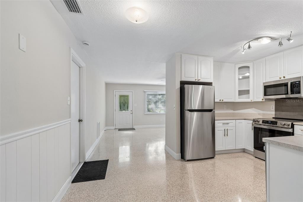 200 Evelyn Ave - Photo 4