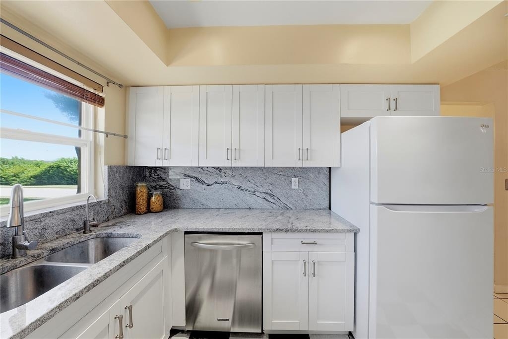 906 Carlton Road - Photo 11
