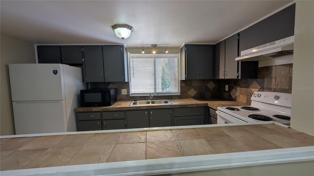 8605 Champlain Court - Photo 4
