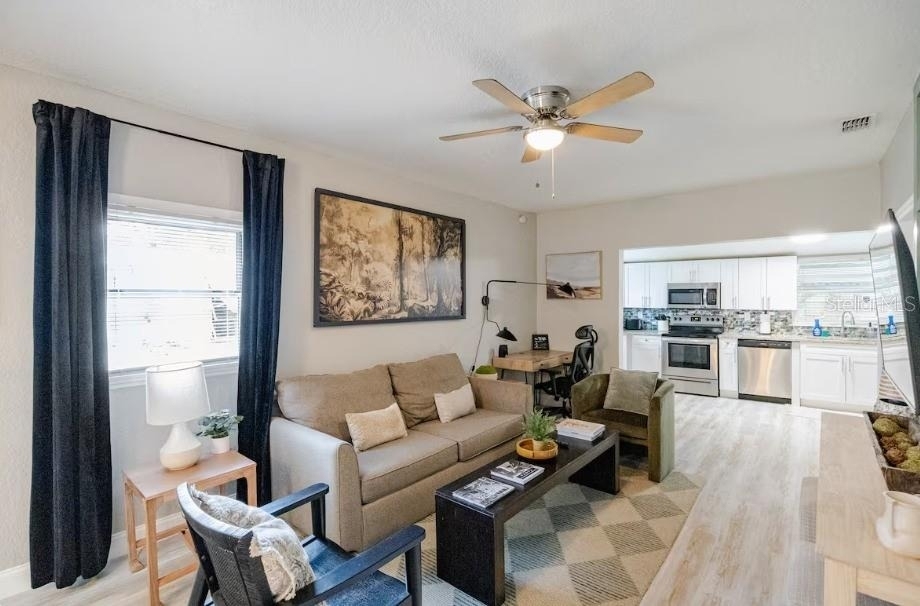 8311 N Newport Avenue - Photo 2