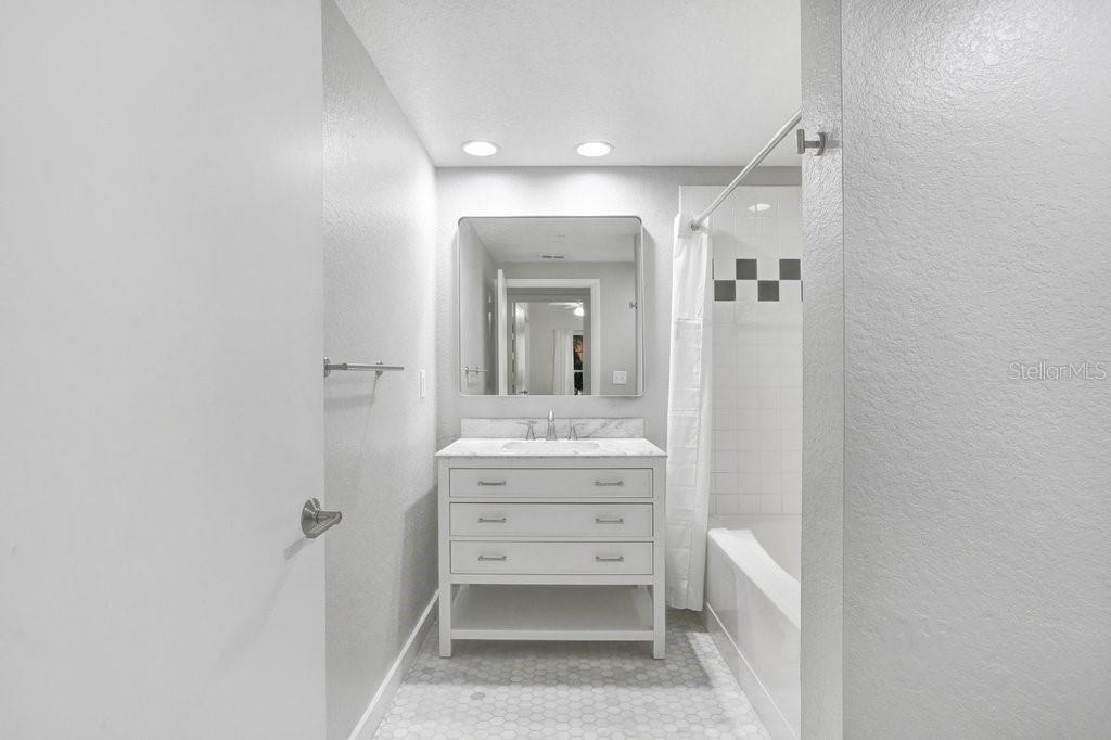 2440 W Horatio Street - Photo 20