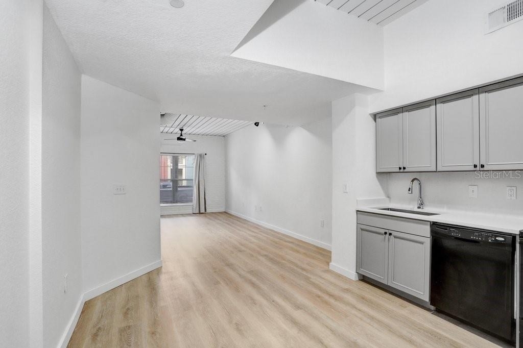 2440 W Horatio Street - Photo 8