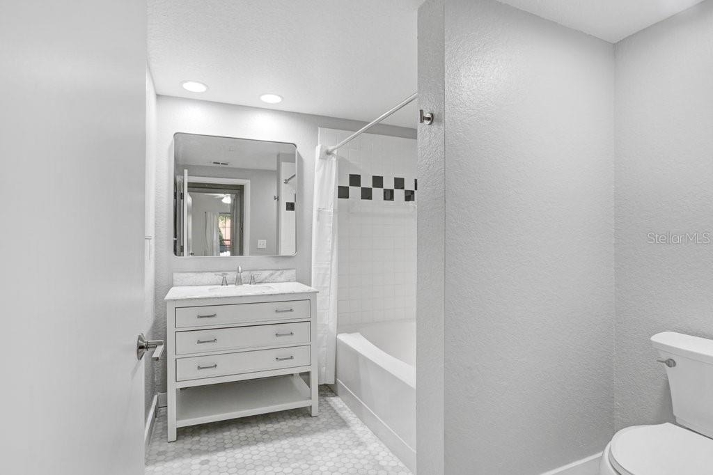 2440 W Horatio Street - Photo 19