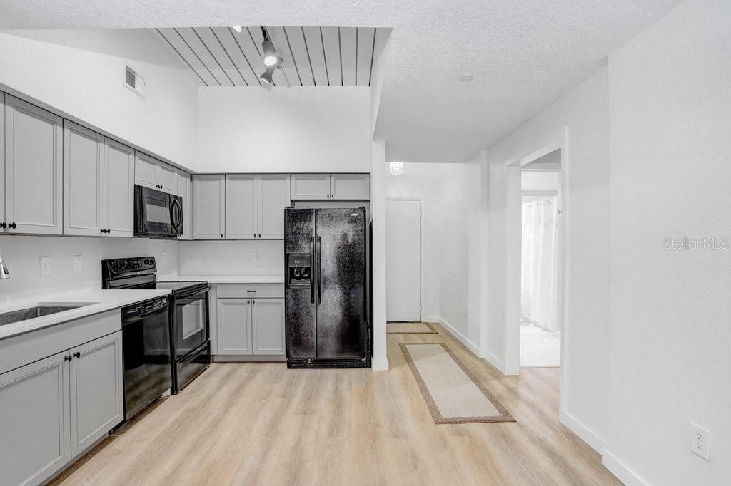 2440 W Horatio Street - Photo 9