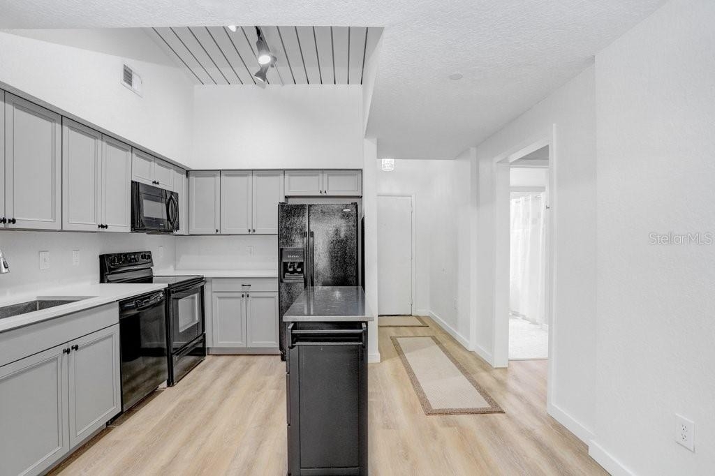 2440 W Horatio Street - Photo 10