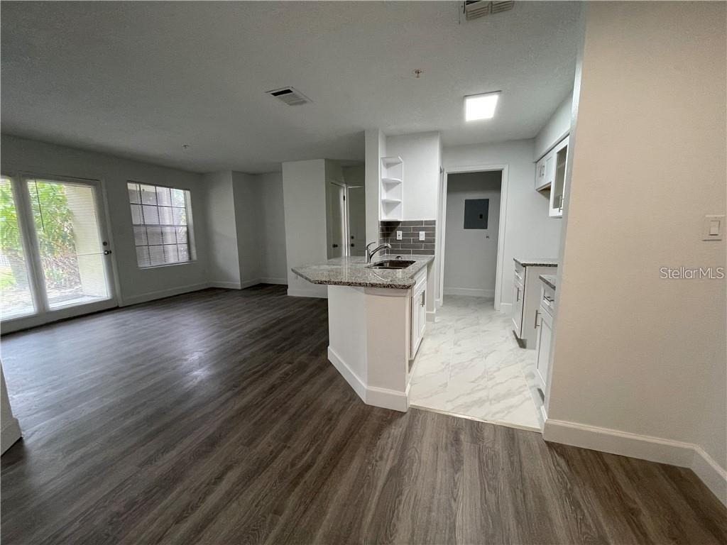 232 Afton Square - Photo 3