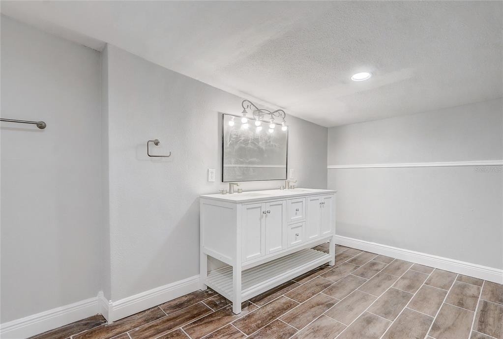 1129 Ne 12th Street - Photo 17