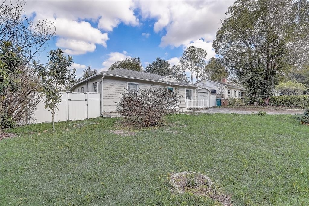 1129 Ne 12th Street - Photo 3