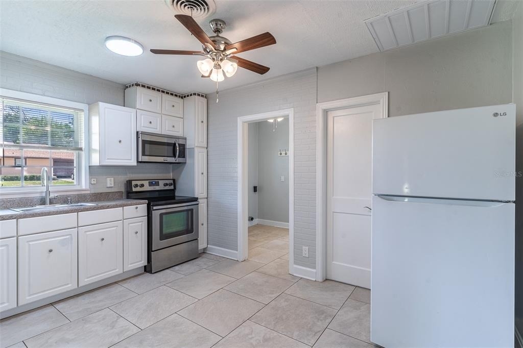 916 Cohassett Avenue - Photo 1