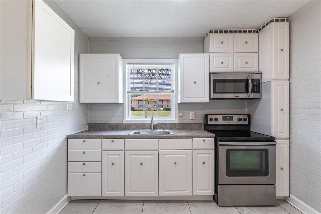916 Cohassett Avenue - Photo 2