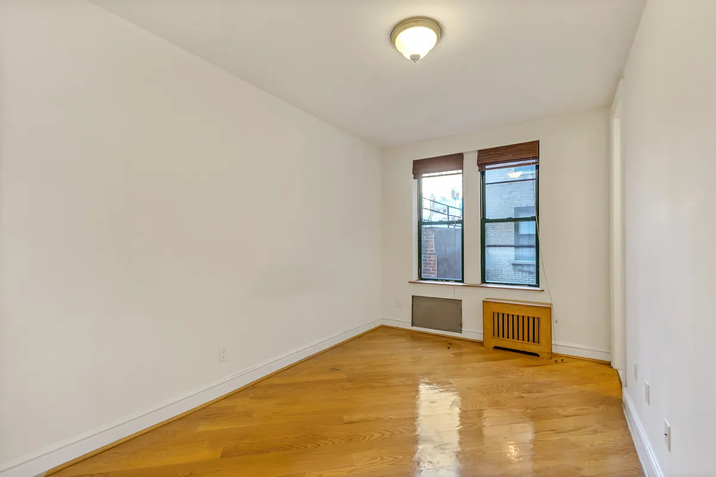 226 East 70th Street - Photo 3