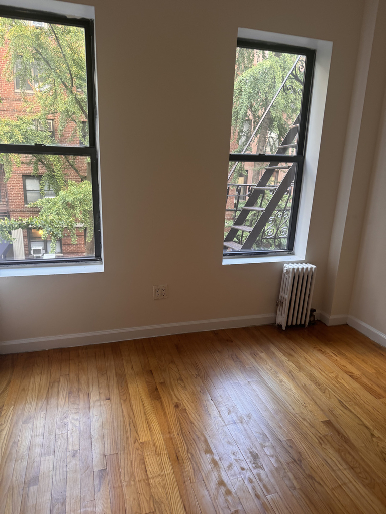 East 82nd Street and York Avenue - Photo 4