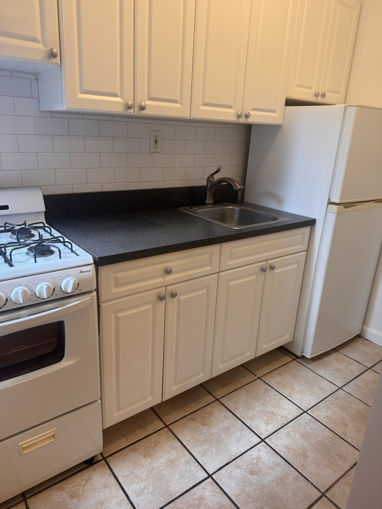 East 82nd Street and York Avenue - Photo 3