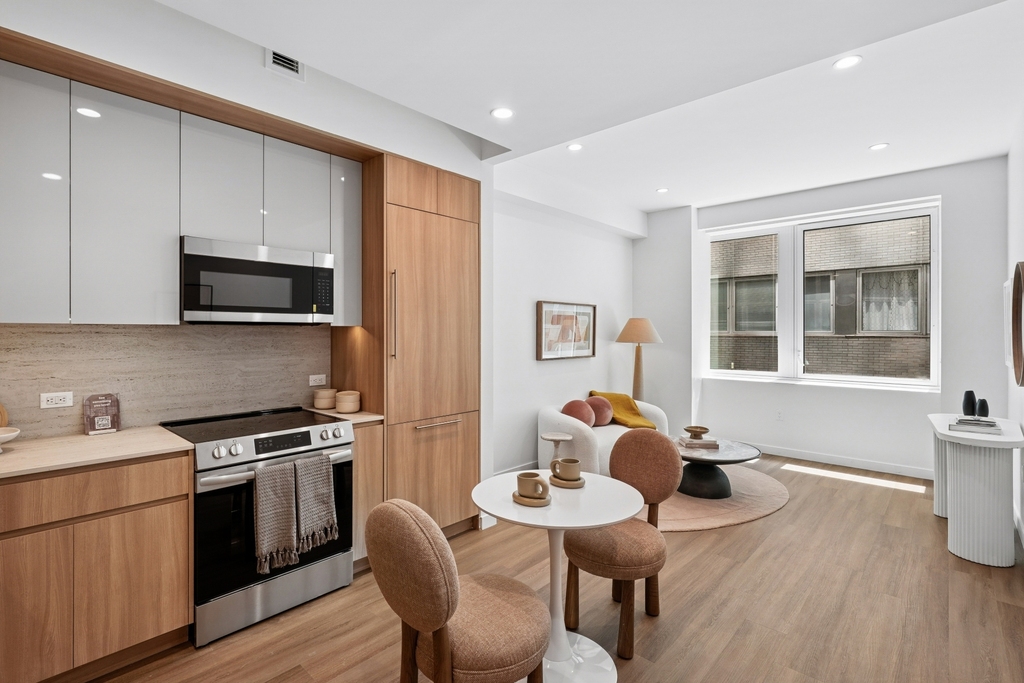 Newest Luxury Building in FiDi - Photo 5