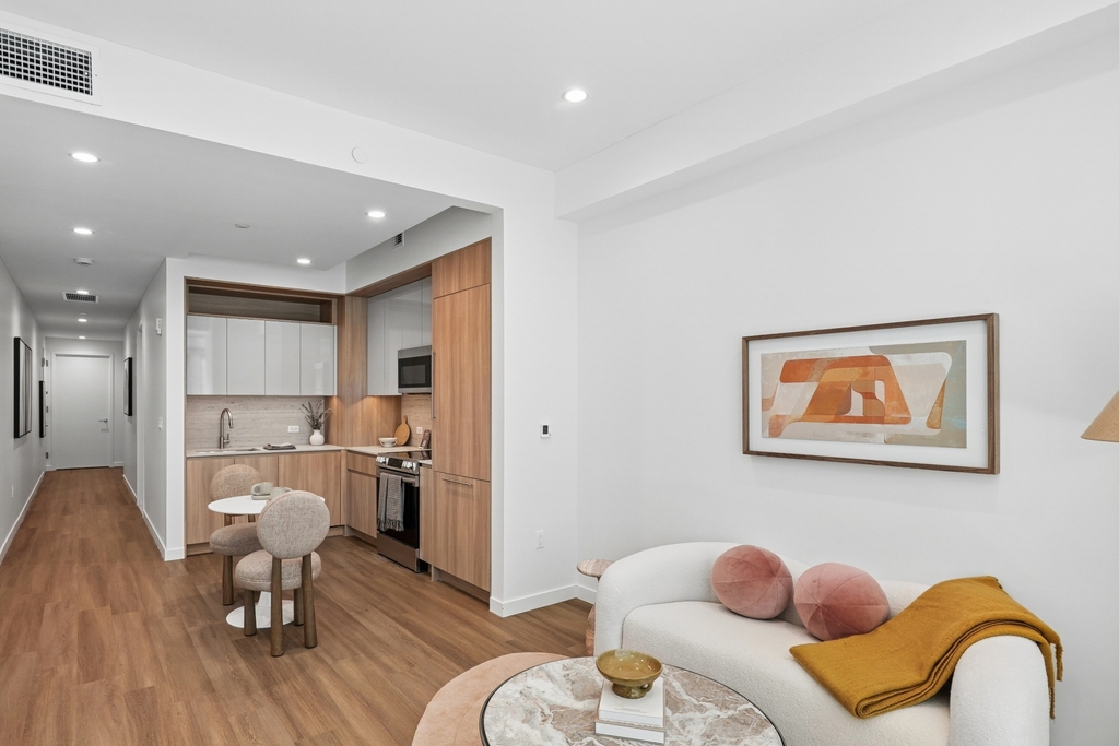 Newest Luxury Building in FiDi - Photo 6