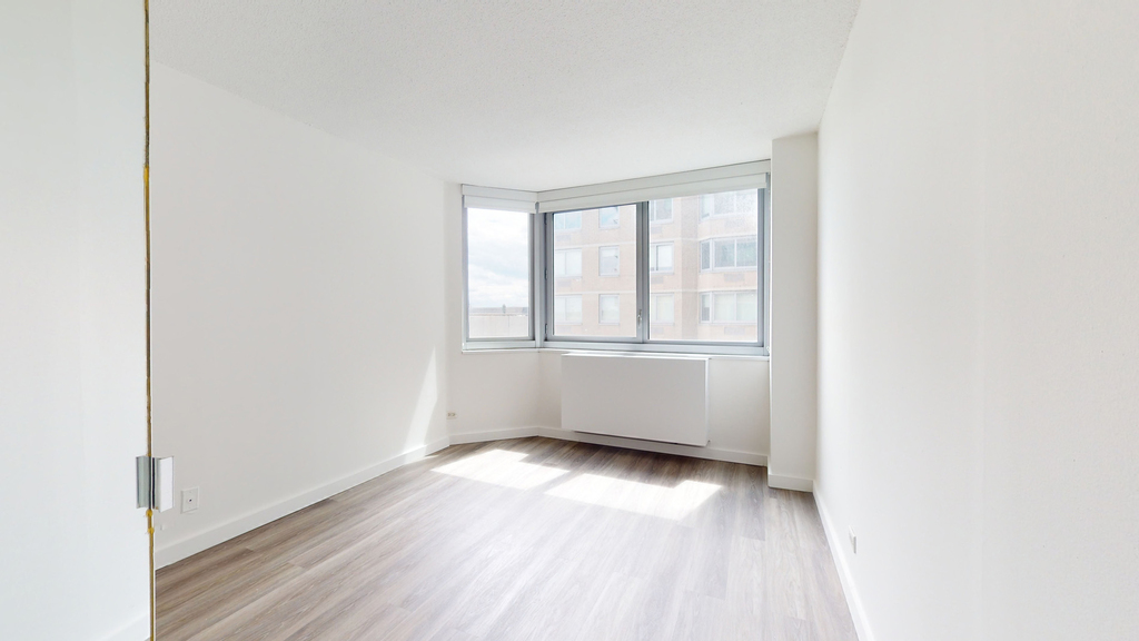 401 E 34th St - Photo 3