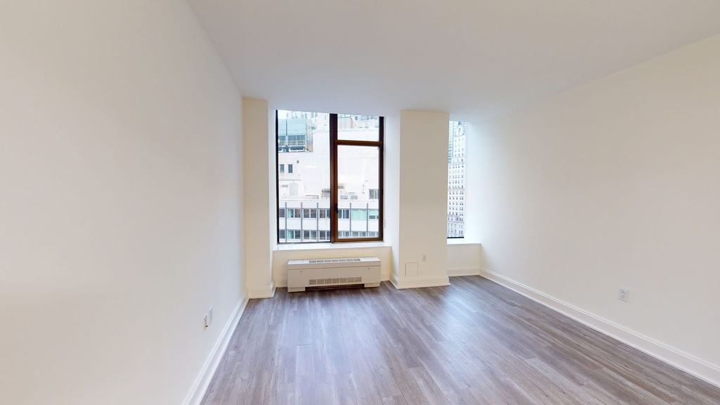 10 Hanover Square - Photo 1
