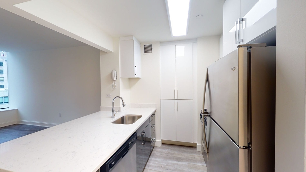 10 Hanover Square - Photo 2