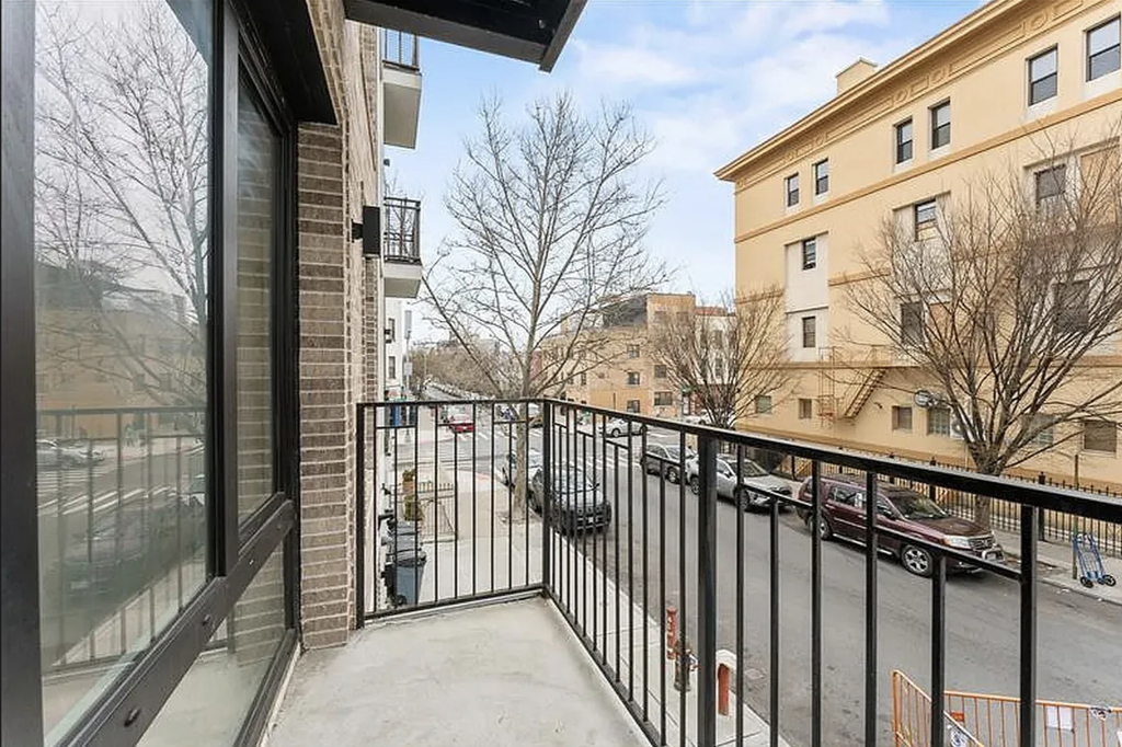 147 Stanhope Street - Photo 2