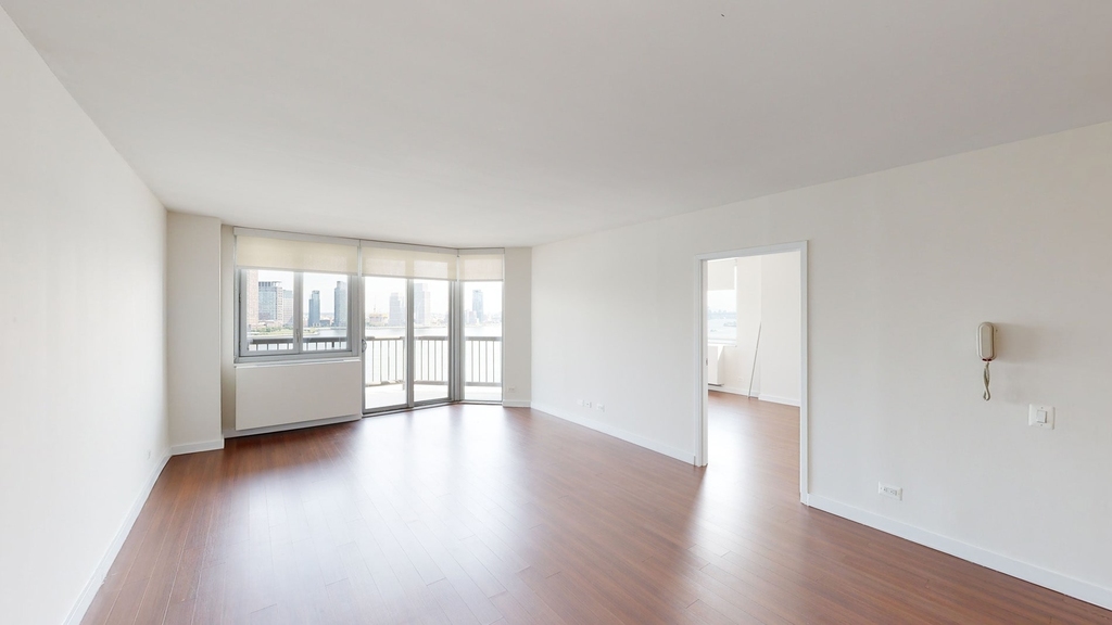 401 E 34th St - Photo 2