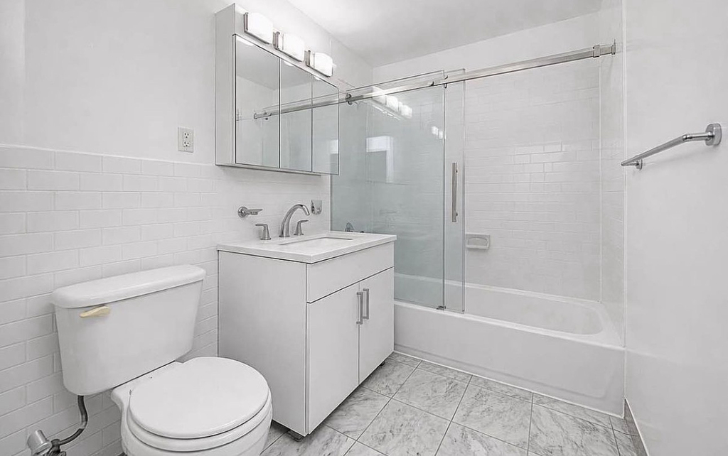 East 35th Street - Photo 4