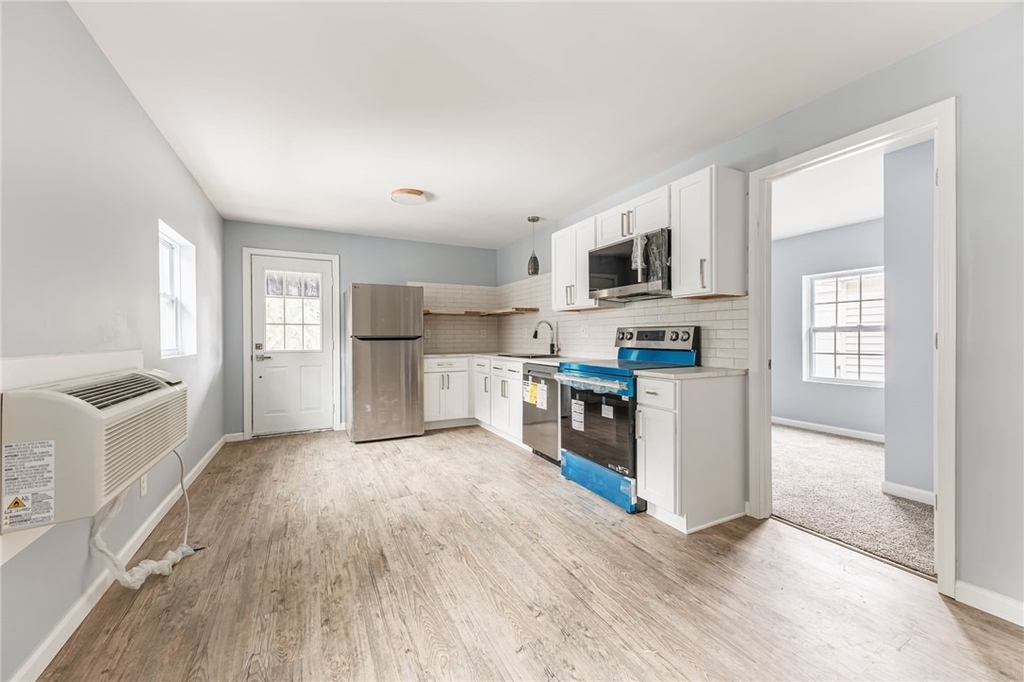27 W Main (apt 3) Street - Photo 5