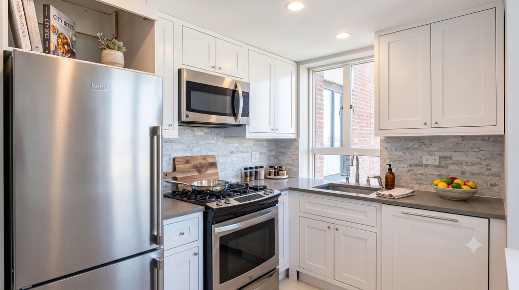 752 West End Avenue - Photo 3