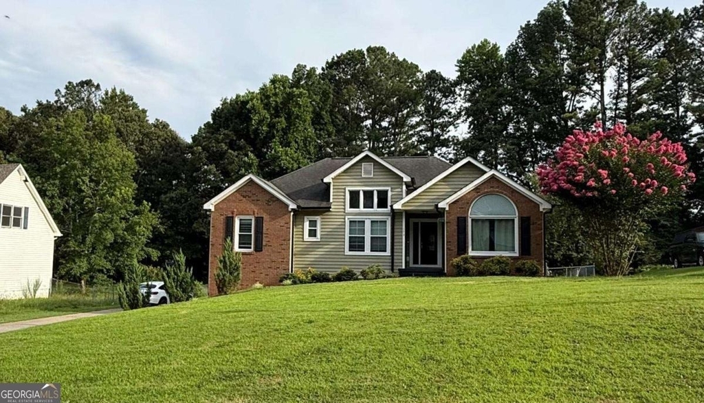 154 Camden Woods Drive - Photo 2
