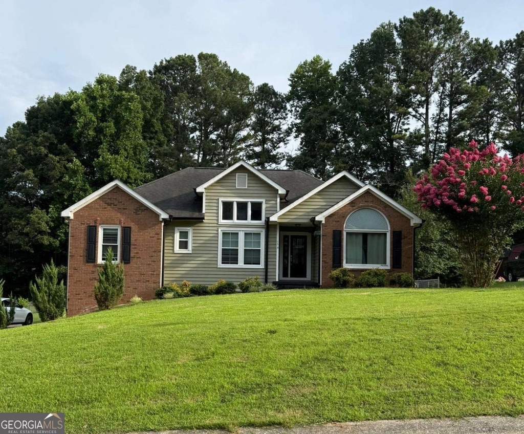 154 Camden Woods Drive - Photo 1