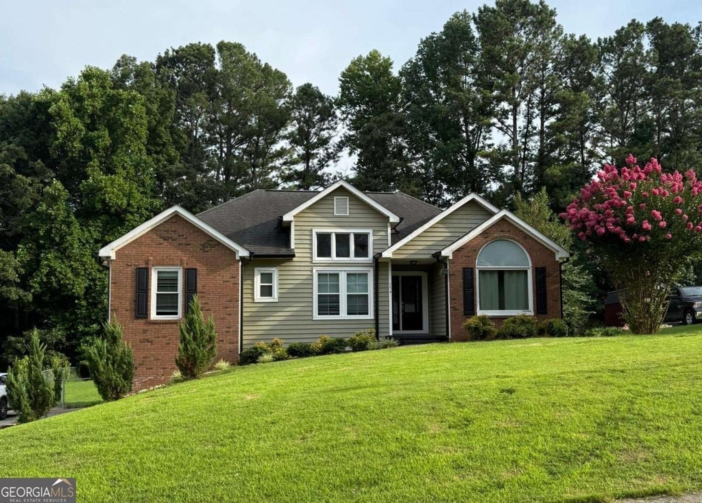 154 Camden Woods Drive - Photo 0