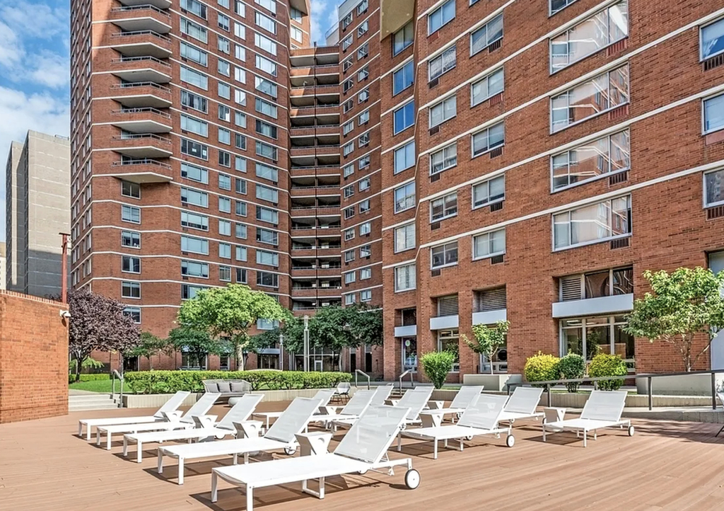 Second Avenue (27th Street) - Photo 5