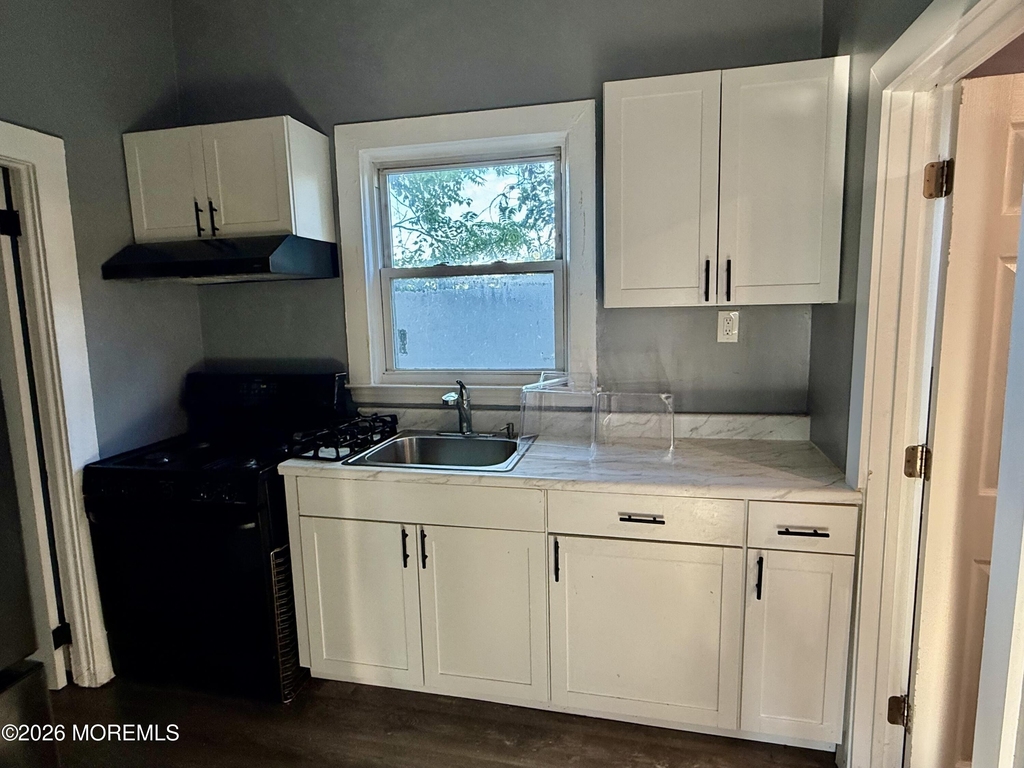 39 2nd Avenue - Photo 3