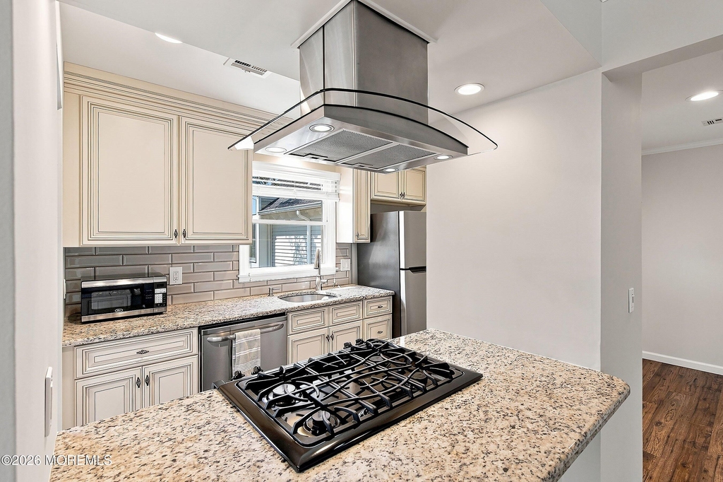 606 Bay Avenue - Photo 9