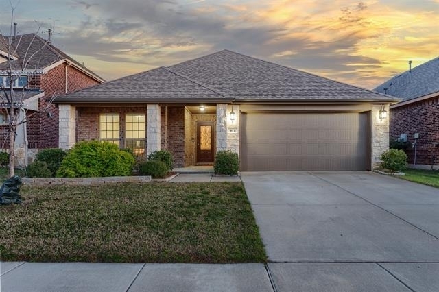 912 Lake Cypress Lane - Photo 0
