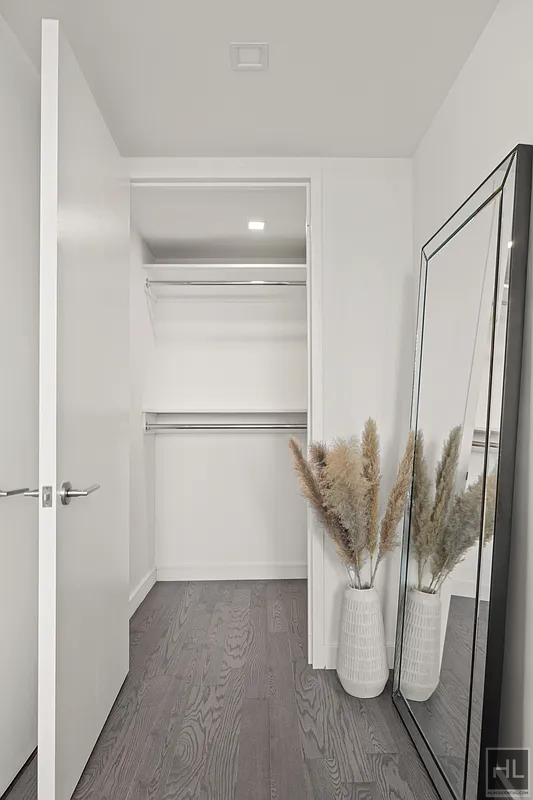 3rd Avenue - Photo 4