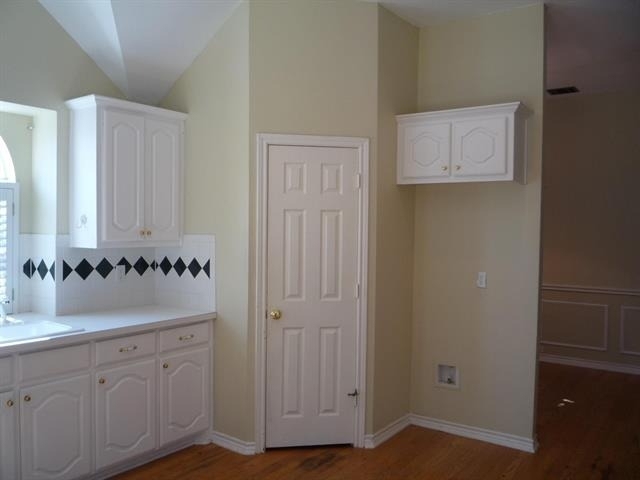 1406 Oxford Drive - Photo 8
