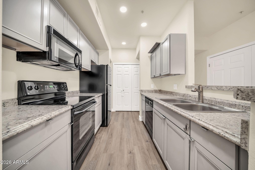 9820 N Central Avenue - Photo 1