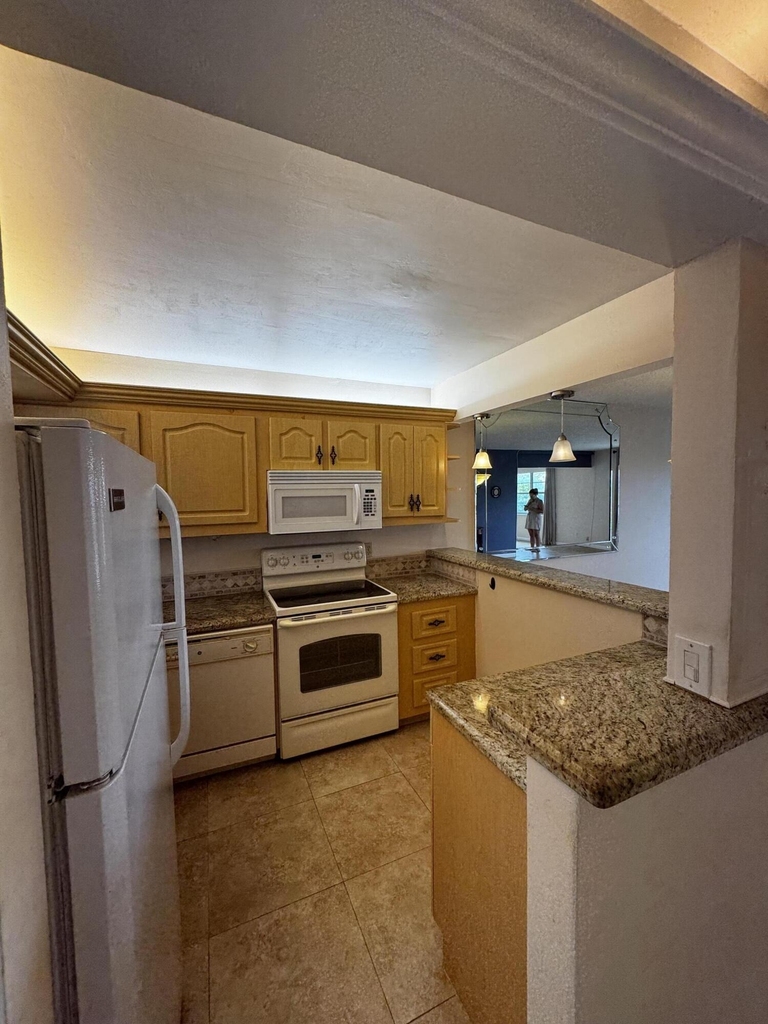 7500 Nw 30th Place - Photo 3